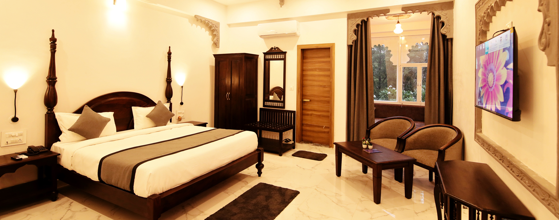 Best resort in Udaipur with pool and garden space